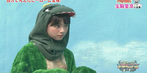 园偶像-西野七濑 曾经把喜欢的海洋生物的毛绒玩具送给成员樱井玲香