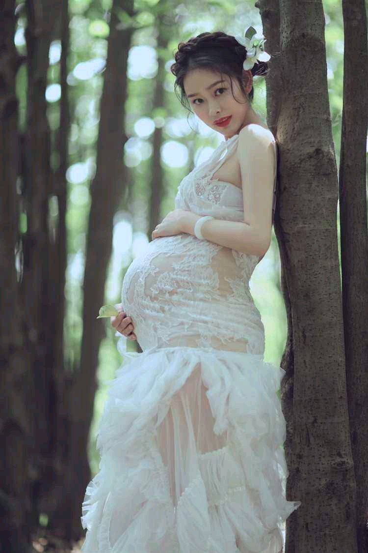 美女孕妇图