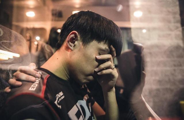 虽大步表演赛吧,不过这也算是电子竞技的一说是了,不过虽说中国队赢了英国游泳衣图片