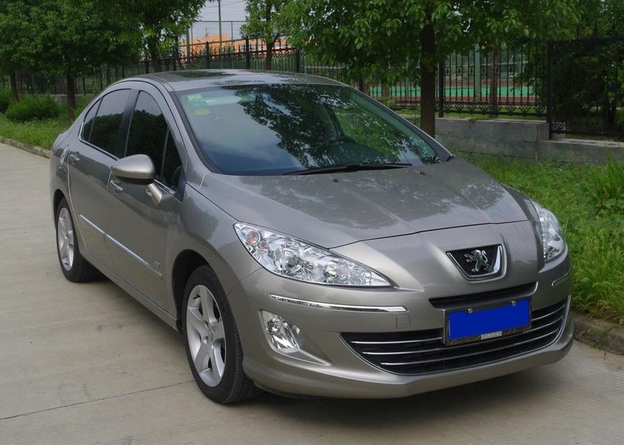 标志408,是一款定位a 级的轿车,但售价很接近主流a级车的范围.