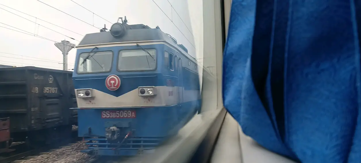 ，感受这大自然的鬼斧神工彝族姑娘阿诗玛第八天，准备返程k492次列车水牌