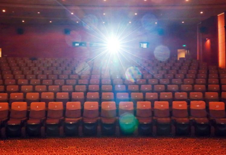 过年电影院上映电影 6cf958aa5ebdea12df6576ceb84e03d8db2546d9.jpg