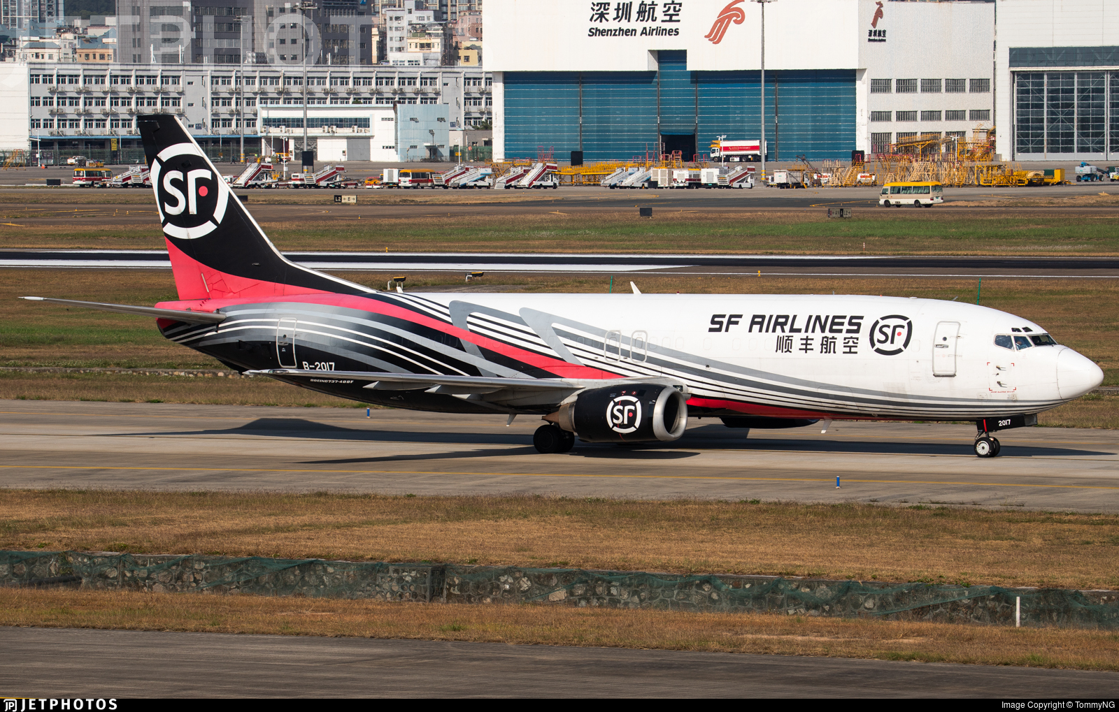 顺丰航空波音737-400f b-2017