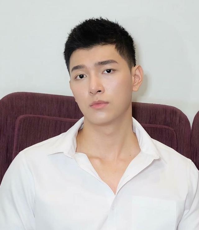这几款都很帅气,男生都该试试 男生的头发把两边剃光,会给人一种特别