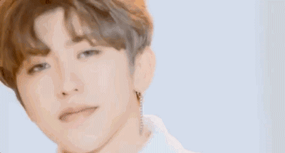 简直就是从漫画中走出来的标准美少男本人 几乎全军覆没的时候 蔡徐坤