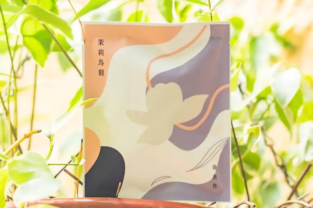 夏天的冷泡茶,开在杯中的花