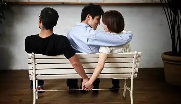 为什么现在这么多绿奴男，小妹来浅析“绿奴男”现象的根源