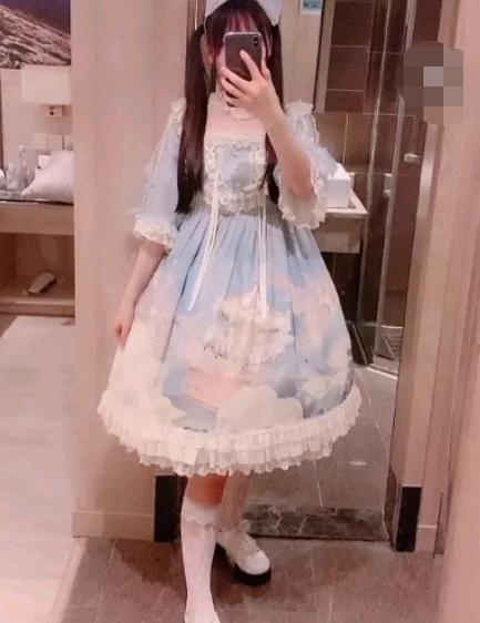 本以为火线妹已经够可爱了,当她换上洛丽塔服装说不心动是假的!