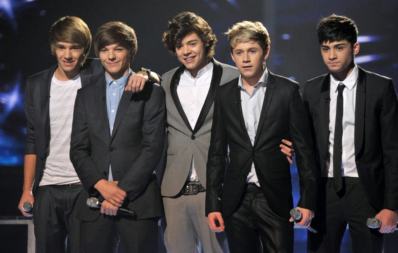 很多小朋友可能都没追过one direction,五个人在2010年通过英国选秀