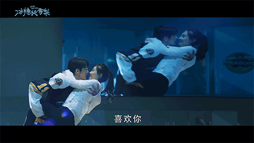 饰演男主角傅九云的演员郑业成也凭借干净秀气的长相吸引了不少粉丝