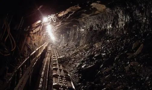 栖霞市西城镇正在建设的五彩龙金矿发生爆炸事故,有22名工人被困井下