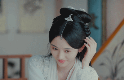 同剧的换头女主鞠婧祎都比他自然太多太多了!