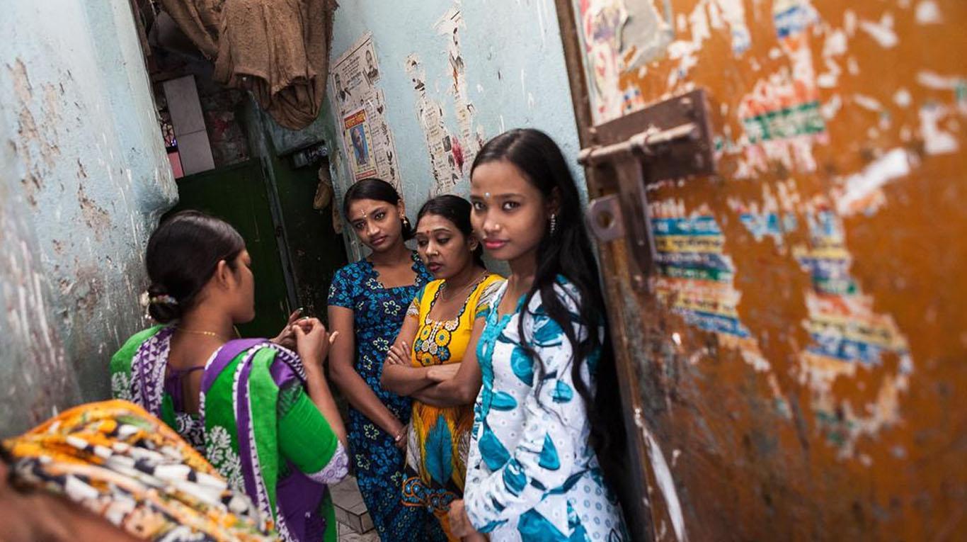 孟加拉国励志超越印度,做到了,孕育"血汗工厂"和性交易合法