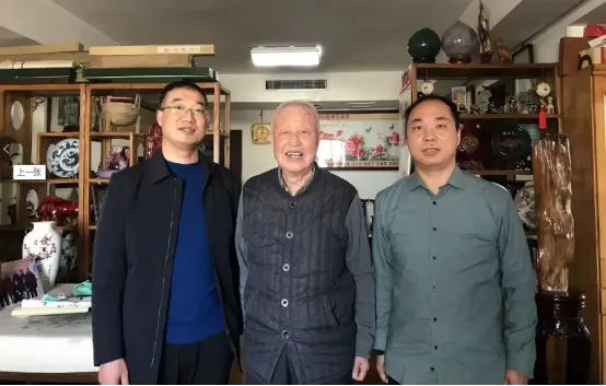 大家最喜欢的国医大师张磊老师和他的弟子们：臧云彩老师、臧云喜老师臧