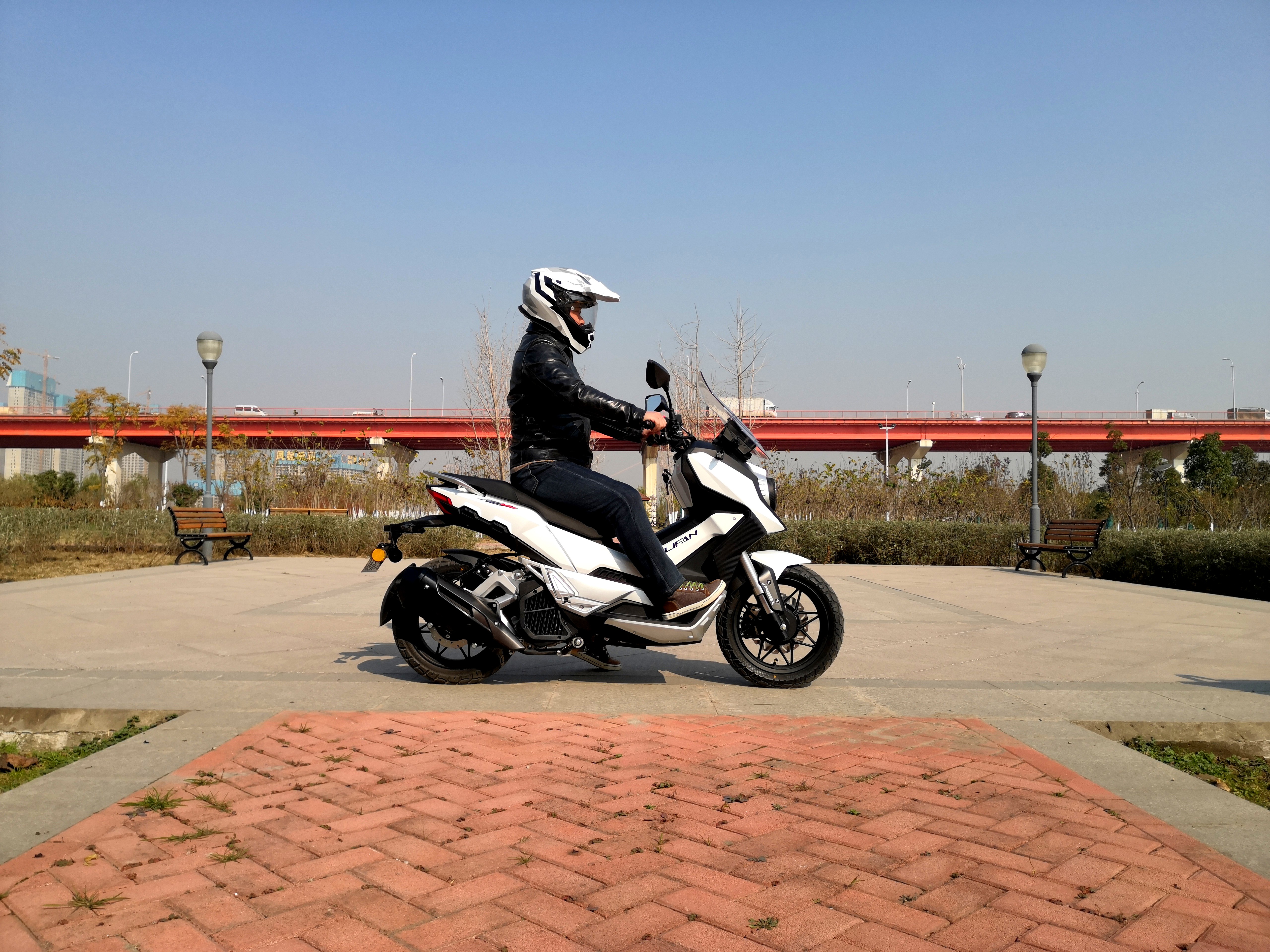 力帆kpv 150踏板加三箱,力帆踏板kpv150 跨界踏板车力帆kpv150静态评析