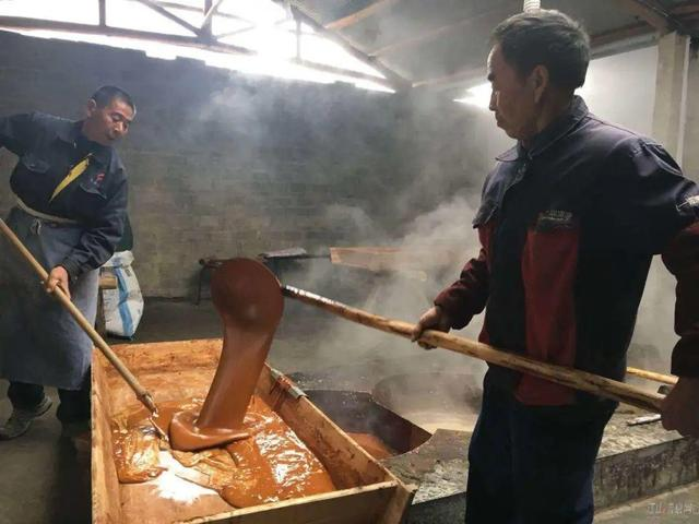 现代甘蔗制糖工序包括 提汁,清净,蒸发,结晶,分蜜和 干燥.
