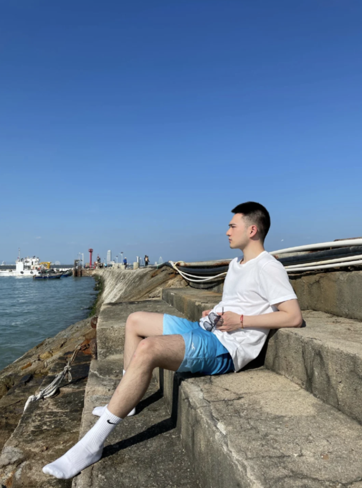 白袜体育生这样拍照,魅惑让人难以抵挡.