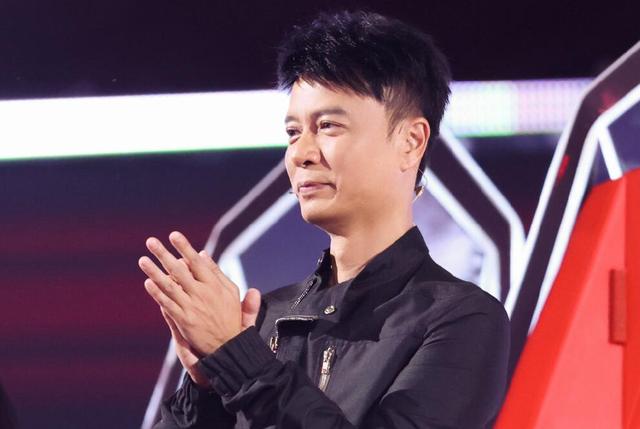 赛制沦为最完美的借口最终四个战队都已经集结完毕了,李克勤和李荣浩