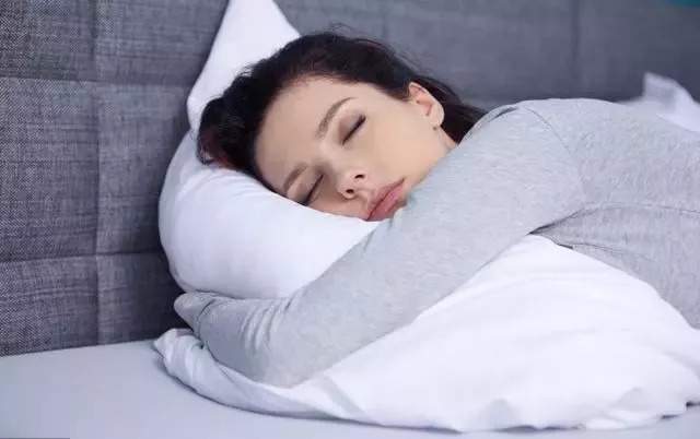 怎么趴着睡觉脸上没印 73431bdab706569a709363e0ef7d89597a87fb96.jpg