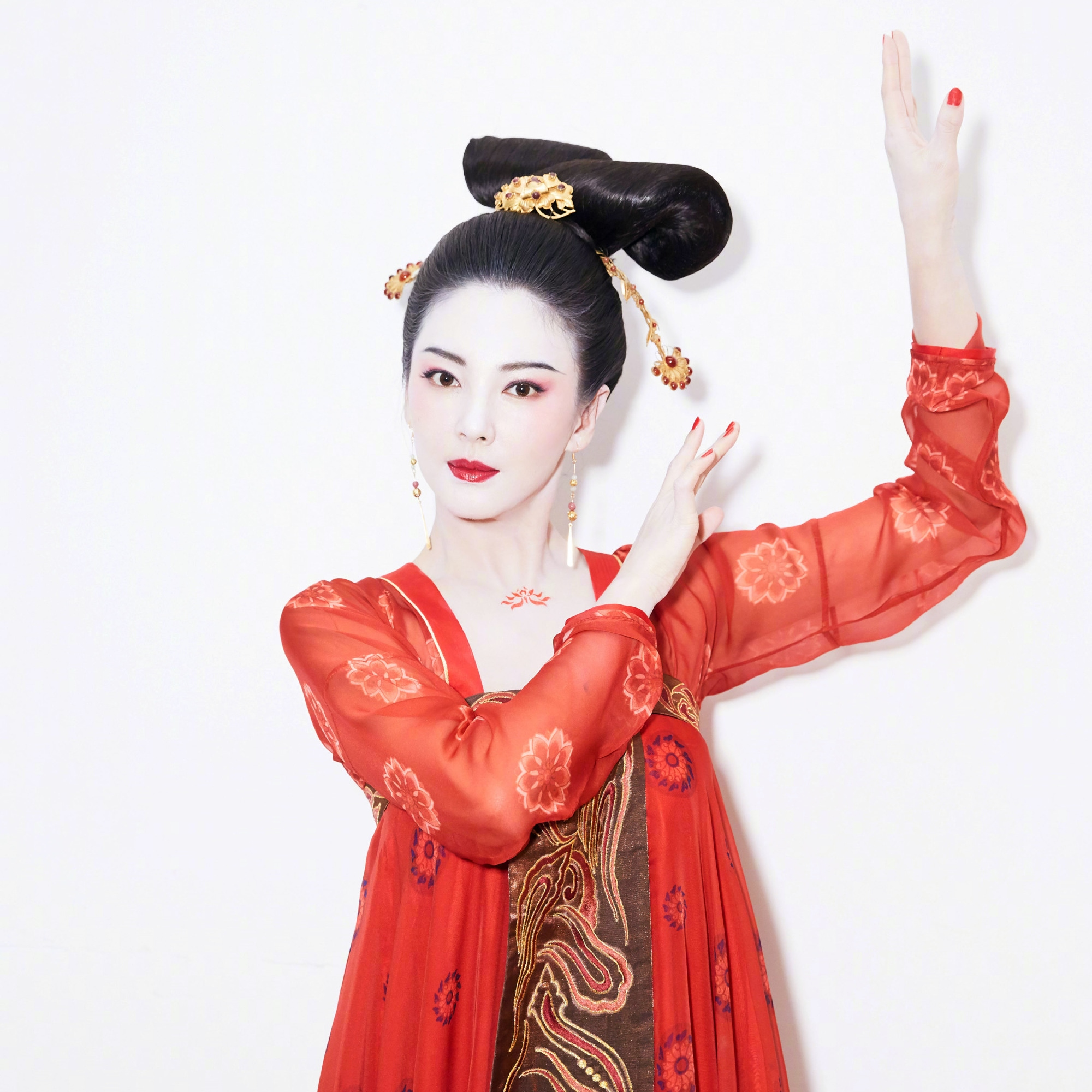 乘风破浪的姐姐张雨绮:黑社会大哥跳广场舞,被大家误会最深的姐姐