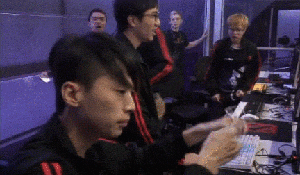 壁纸 动物 狗 狗狗 432_252 gif 动态图 动图