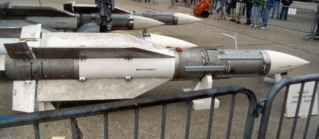米格-31 的 r-33(aa-9)导弹据说有美国 aim-54"不死鸟"的影子,这是