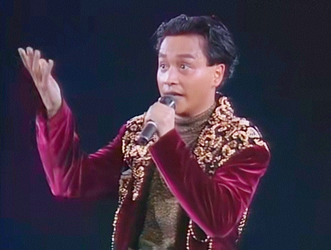 张国荣告别歌坛30周年:告别歌坛演唱会的最后一晚