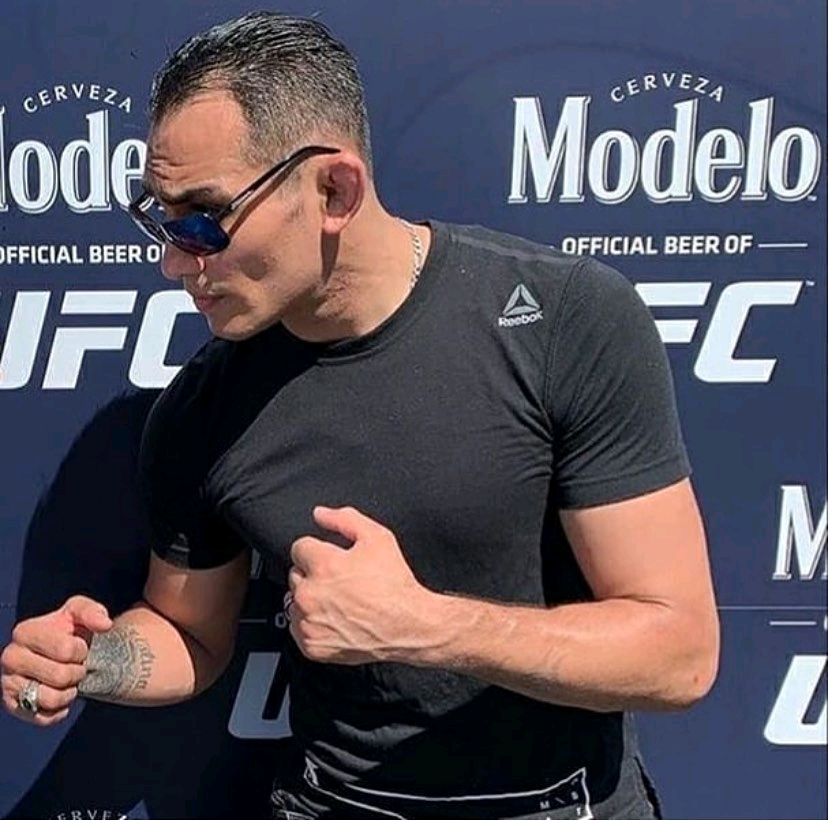 ufc前轻量级冠军夜魔托尼弗格森ins照片自取