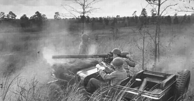 3千克 口径:75 mm 后坐力:recoilless(无后坐力) 支架:m1917a1重机枪