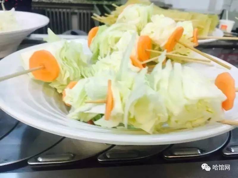 涮串不能少的大头菜,每次都吃好几串.