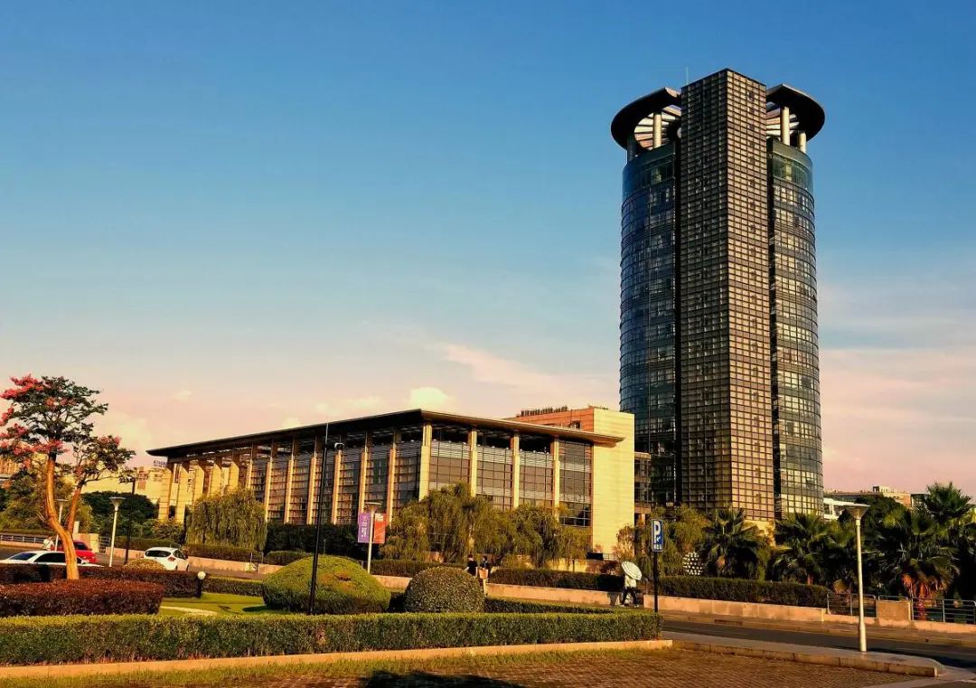 这所大学号称面积最大!简直堪比一座小城市插图6 这所大学号称面积最大!简直堪比一座小城市插图6