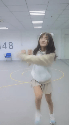 snh48:亲亲抱抱举高高~ 第一届可爱总选举拉票会之杨冰怡篇