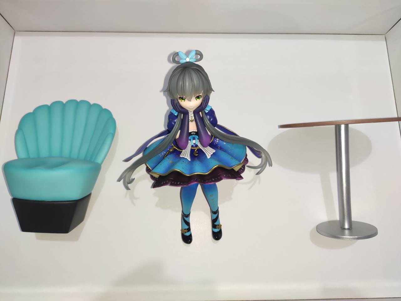 洛天依星空之伴景品手办开箱