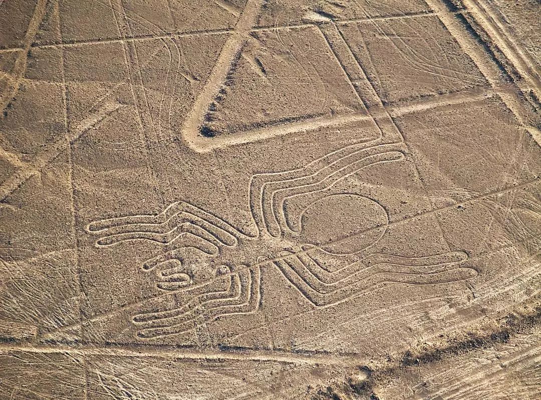 著名的纳斯卡线条(nazca lines),航拍清晰可见