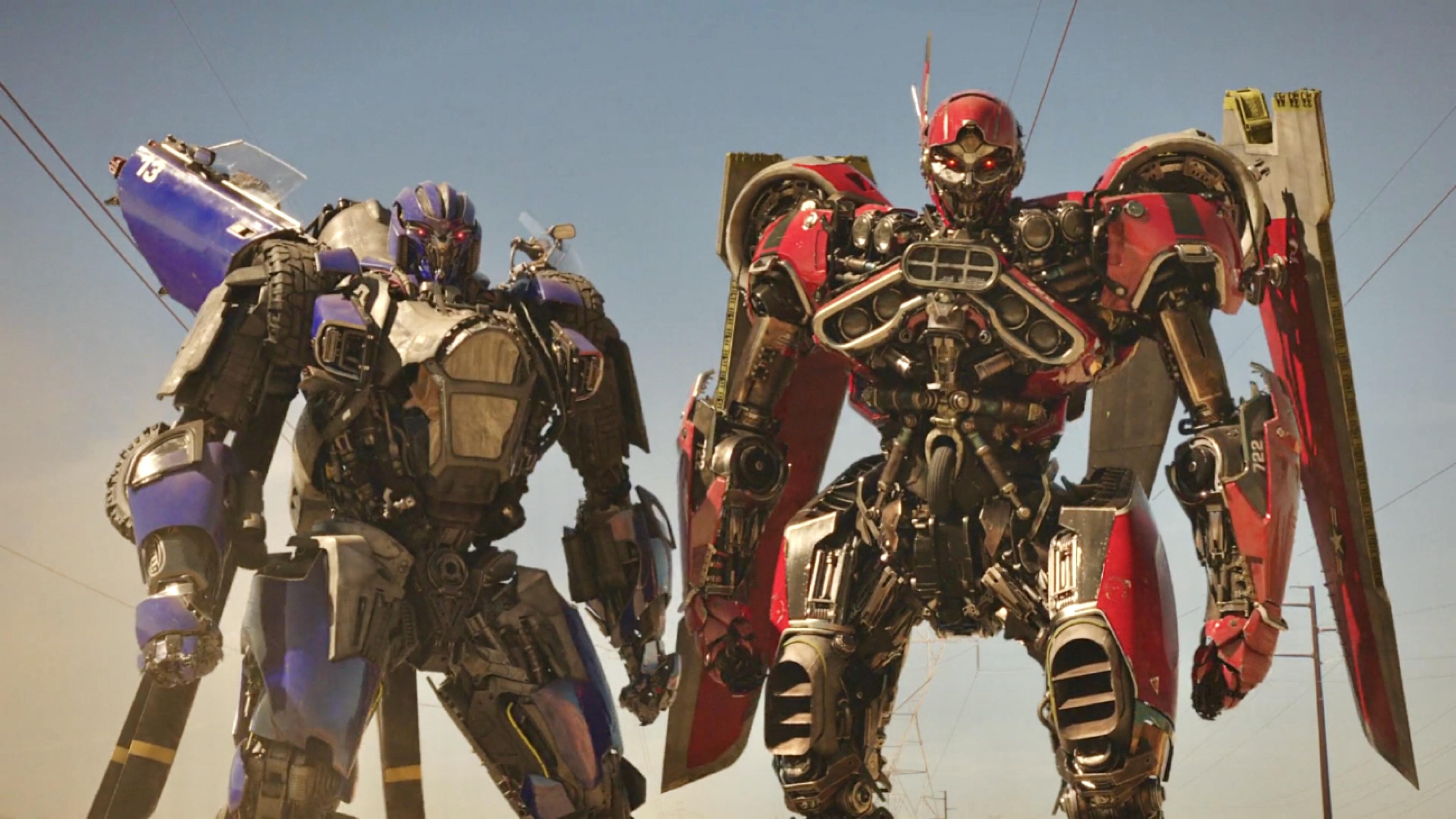 变形金刚中稀有的三变金刚，拥有机械人战车跑车三种形态