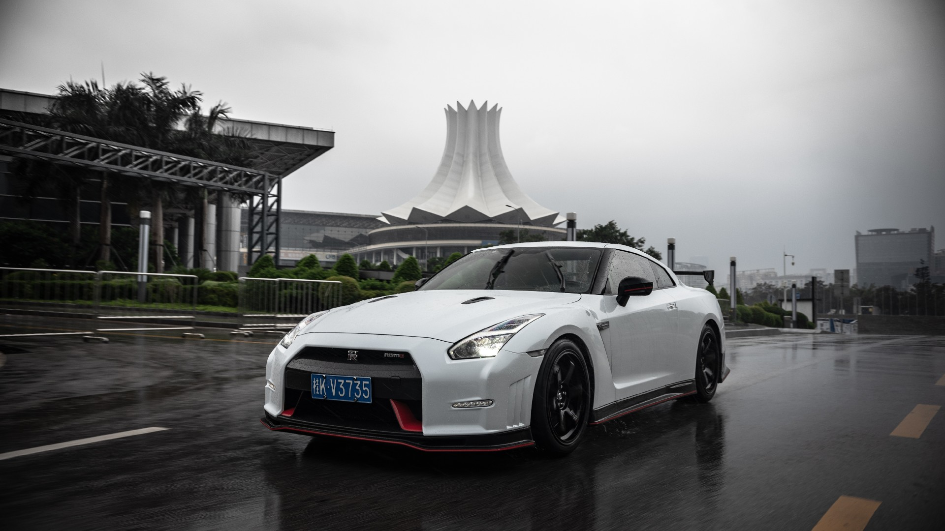 南宁woo汽车改色案例赏析——尼桑 gtr r35 改贝壳珍珠白