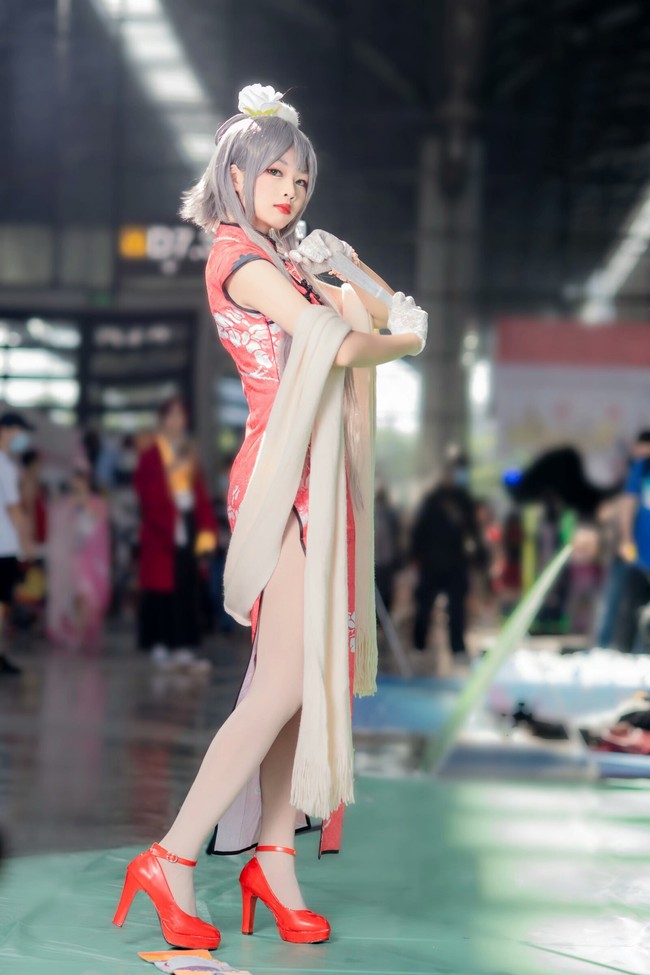 " coser:川岛柚茶 角色:洛天依_药旗袍 摄影:橙子,茄子 后期:丧师傅