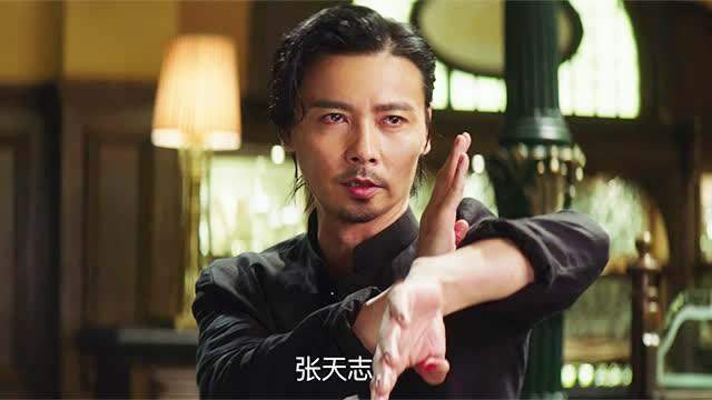 张晋:8块腹肌,猛男身材,大器晚成的"西装暴徒"