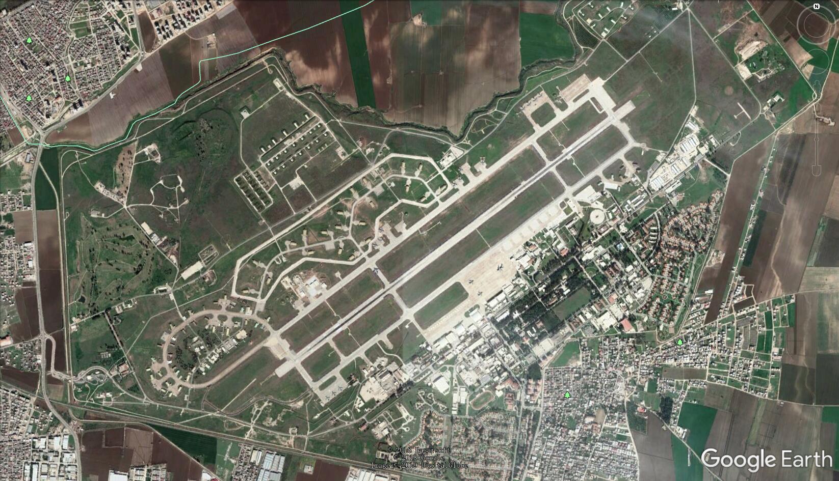 较为早期的因吉尔利克空军基地 俯视图,可见西北角明显扩建,dcs里应该