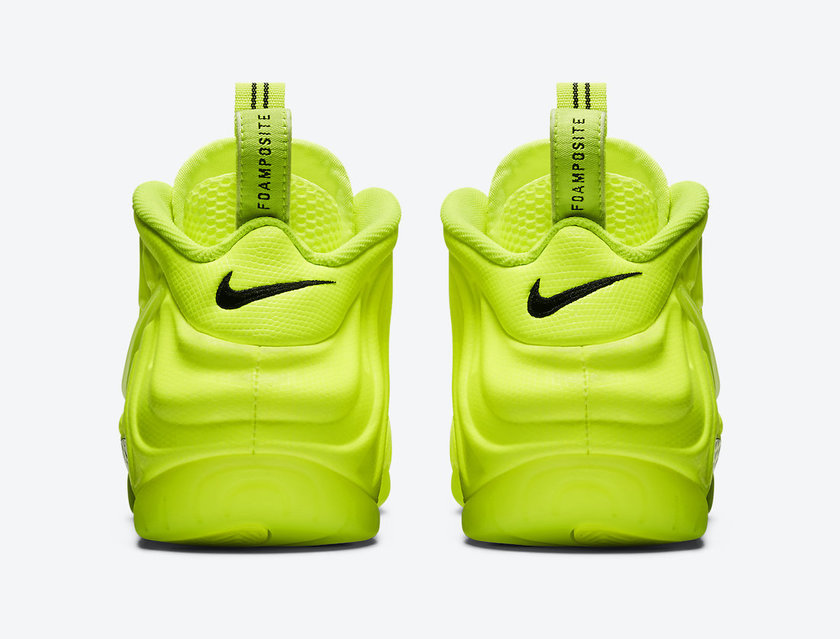 荧光绿泡 nike air foamposite pro"volt 时隔 7 年回归!