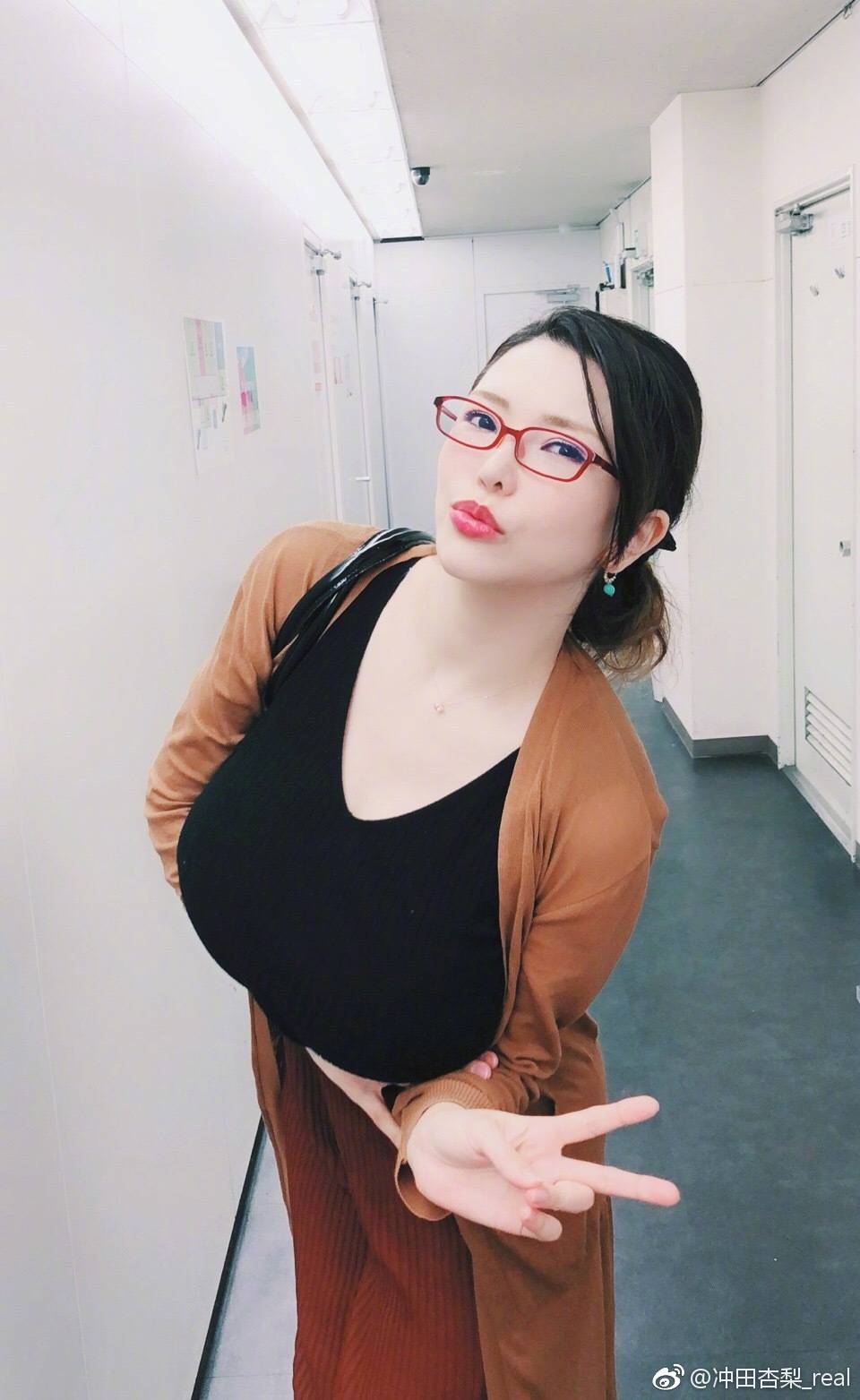 中文名 冲田杏梨         外文名 anri okita 别  名 人类最强body