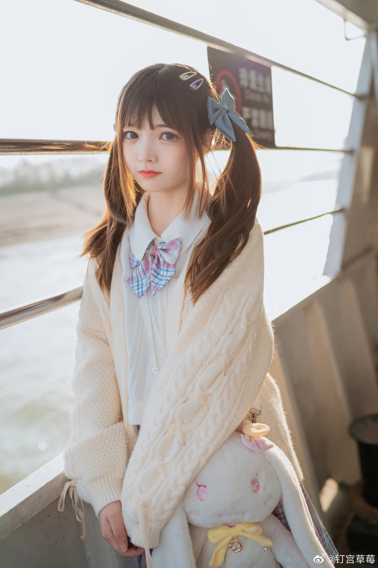 漂亮女孩清纯白丝双马尾