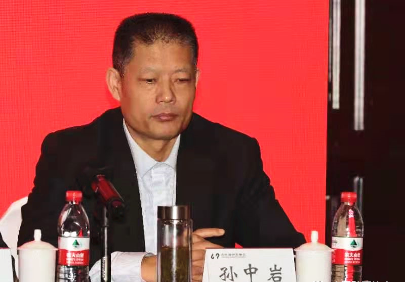 会上,中国砂石协会副会长,枣庄鑫金山智能装备有限公司董事长孙中岩