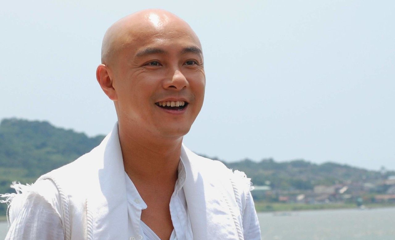 张卫健tvb新剧《大帅哥》开播,再次化身"韦小宝",成流量大叔
