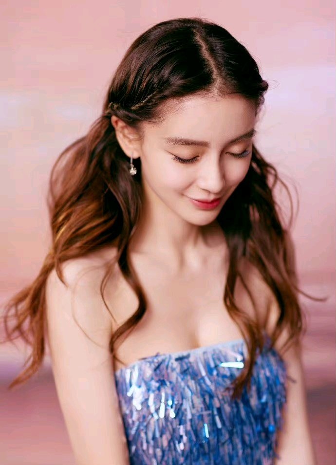 图片来源@杨颖,仅用于个人欣赏. 杨颖蓝色梦幻纱裙,来自海洋的美女.