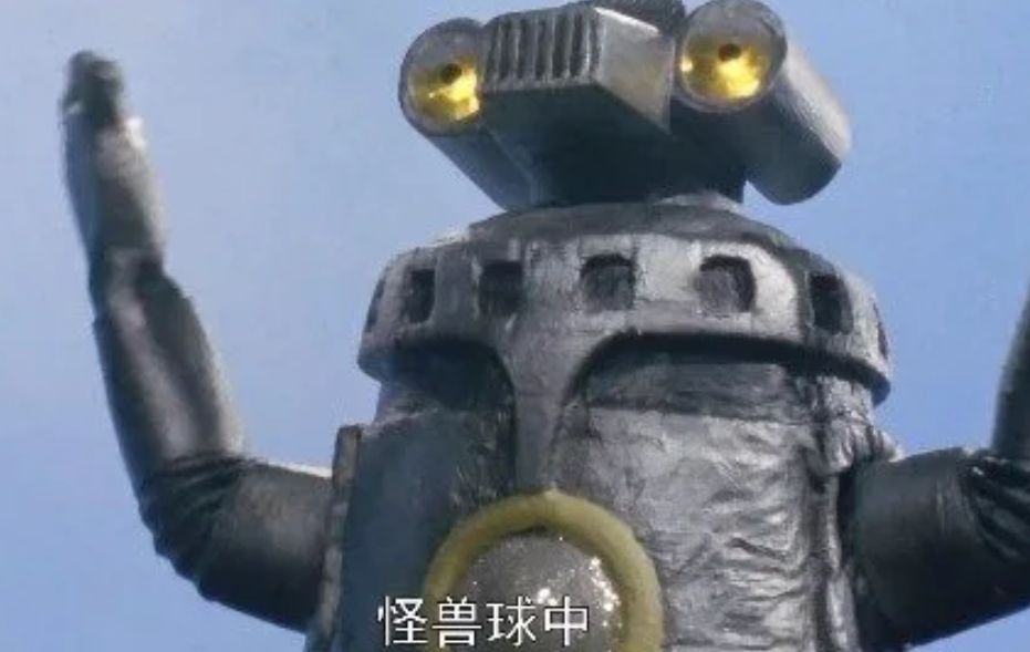 用它召唤出了机械兽赛文加,面对新武器,怪兽也显得游刃有余,没有丝毫