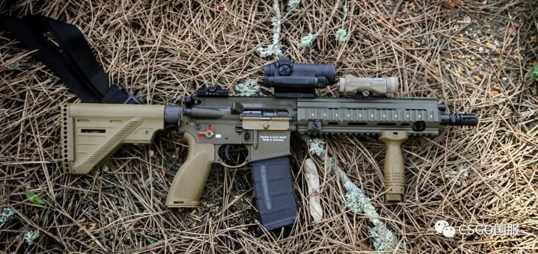 放完本·拉登的枪,再放上击毙本·拉登的枪——hk416(非同一把)