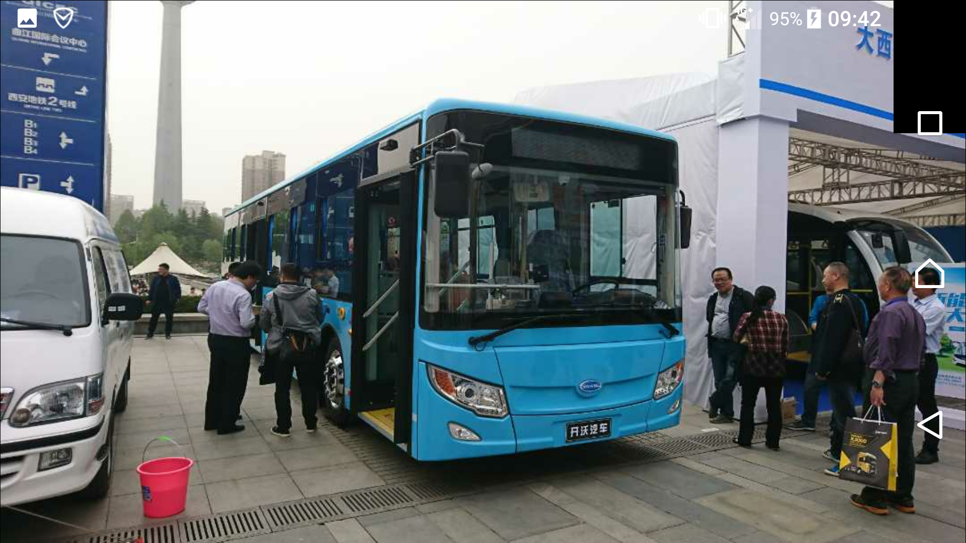 图为2018年西安即将上线的12米纯电动新车