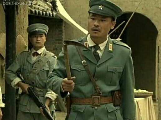 然而,在电视剧《民兵葛二蛋》中,出现了一款很多人从未见过的伪军军服