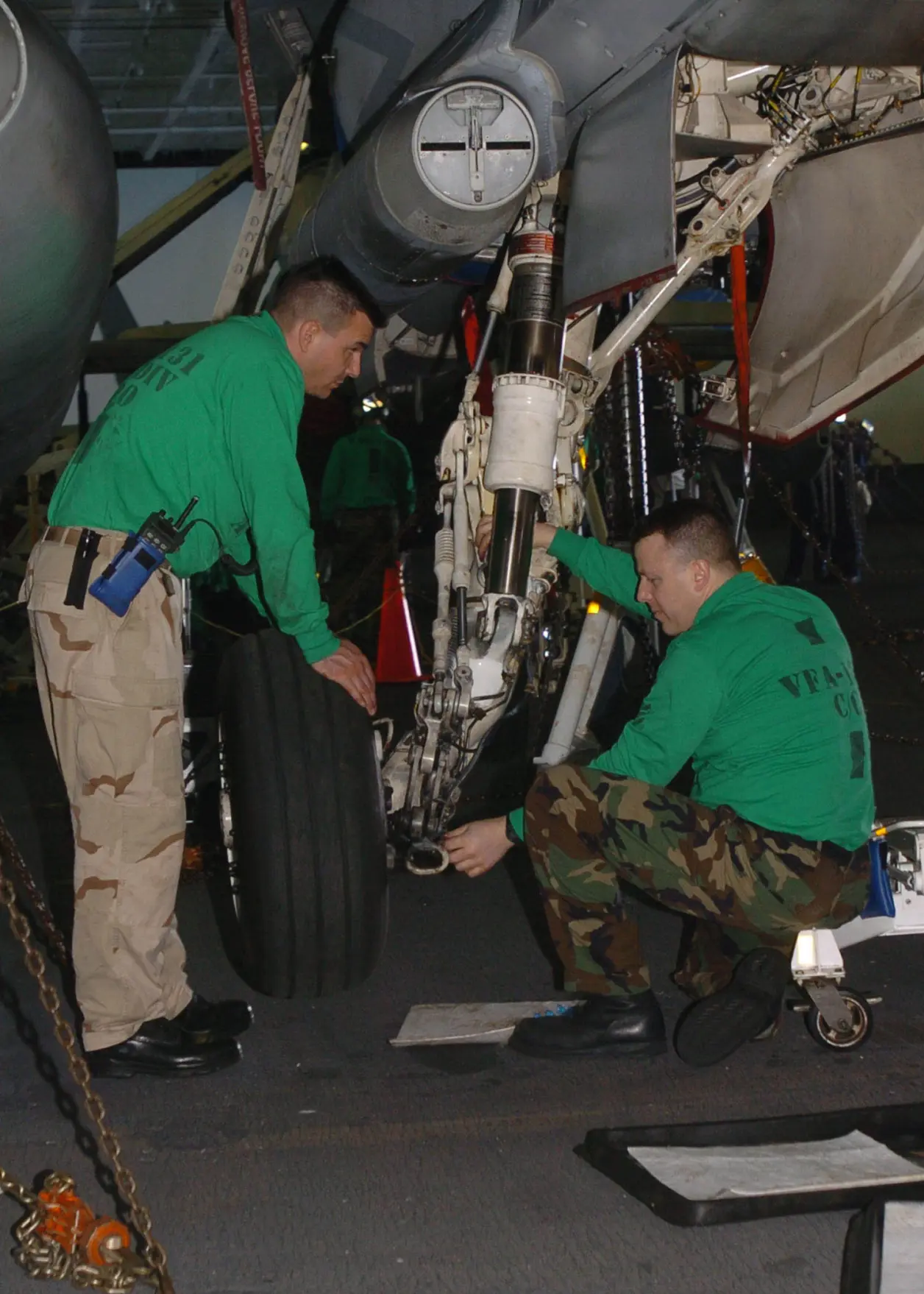 现代美国海军航空母舰空中作战 Modern United States Navy carrier air operations(图32) 现代美国海军航空母舰空中作战 Modern United States Navy carrier air operations(图32)